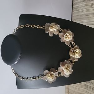 Flower clusters beads necklace